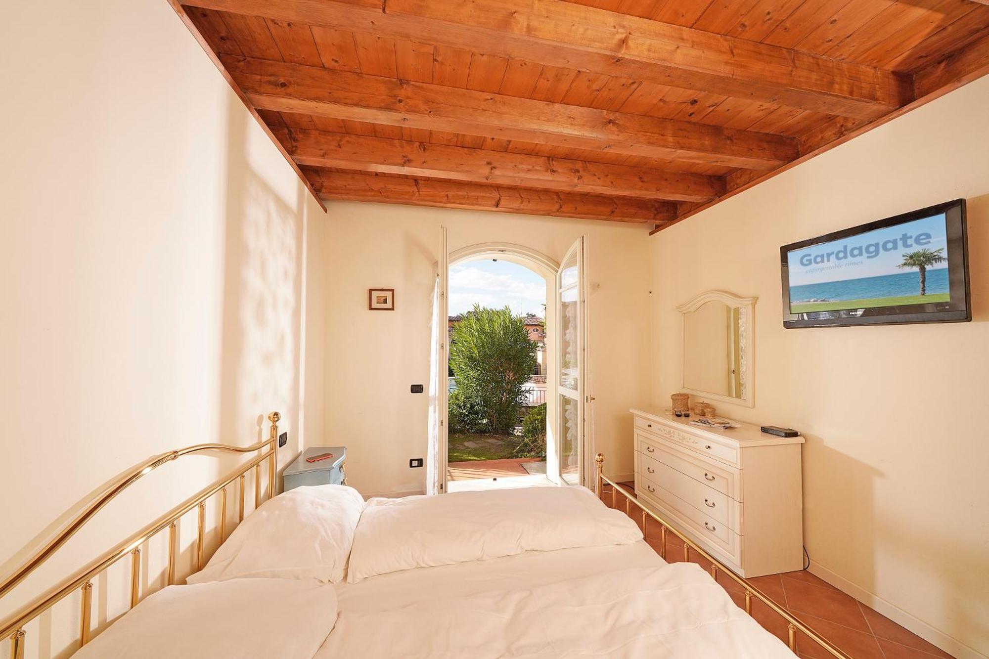 Borgo Del Torchio - Gardagate Lejlighed Manerba del Garda Eksteriør billede
